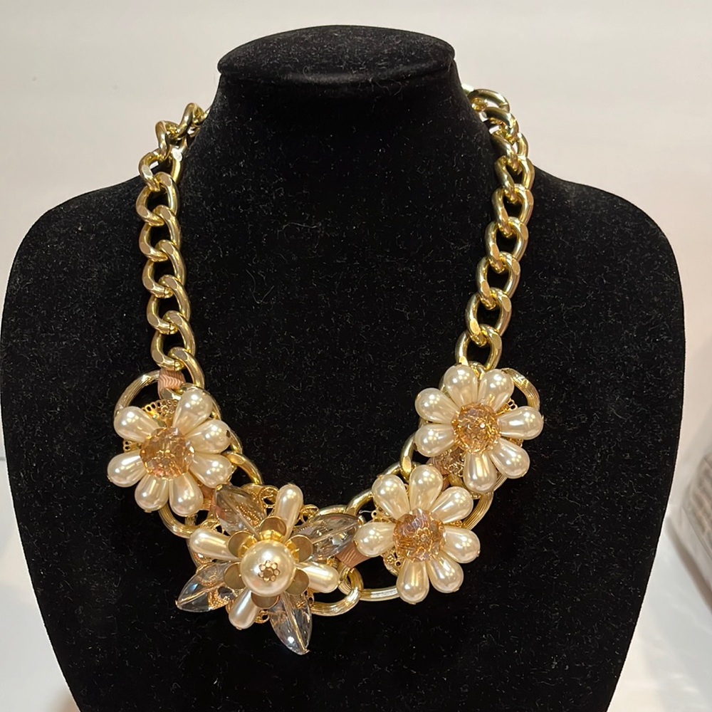 NWT Fabulous Statement Piece Necklace